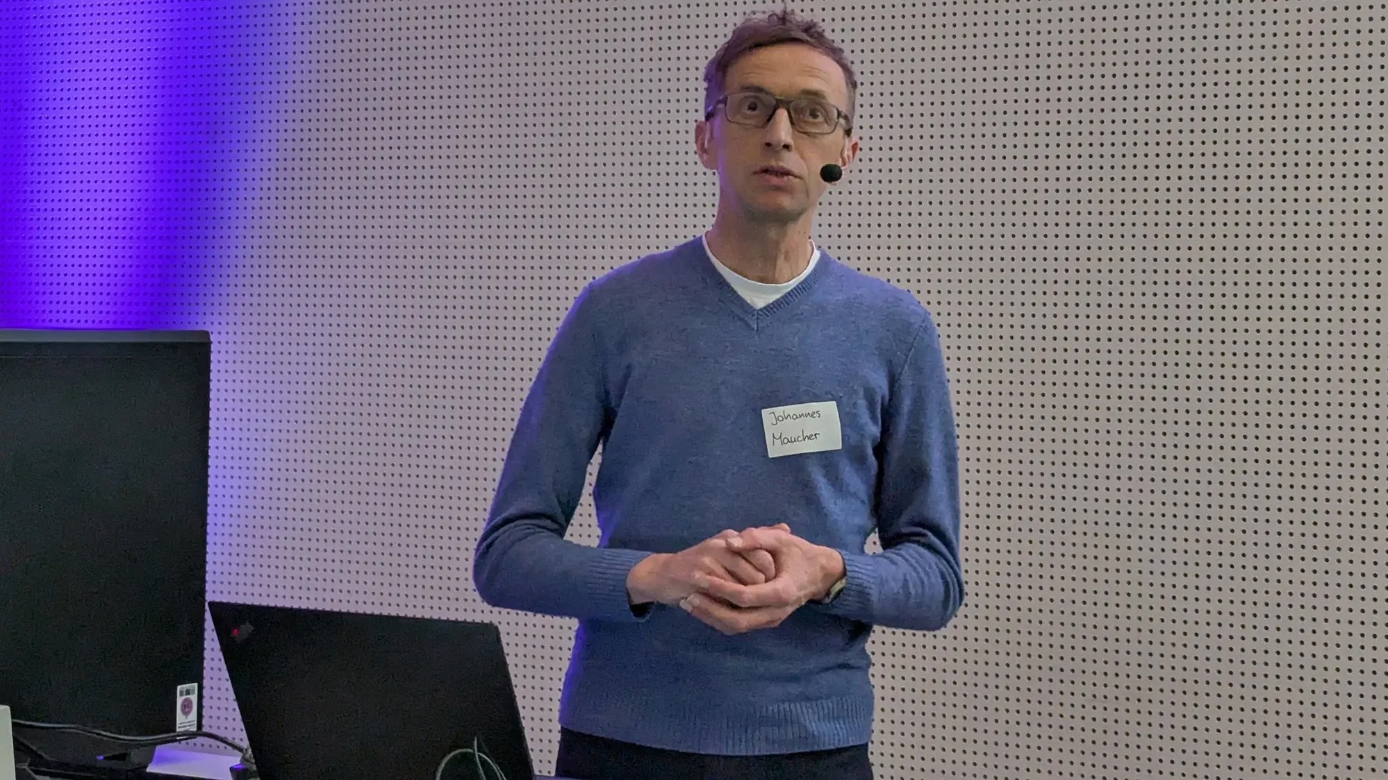 Prof. Dr. Johannes Maucher, Leiter des IAAI der HdM, ging auf die Entwicklung vom Large Language Model zum KI-Agenten ein (Fotos: IAAI, Tobias Jordine, Sarah Banti, Lejla Cecunjanin)